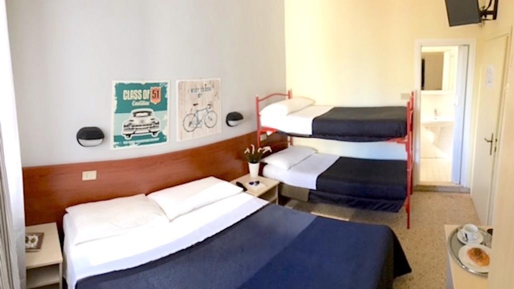 Hotel Byron Solo Per Giovani Riccione Dış mekan fotoğraf