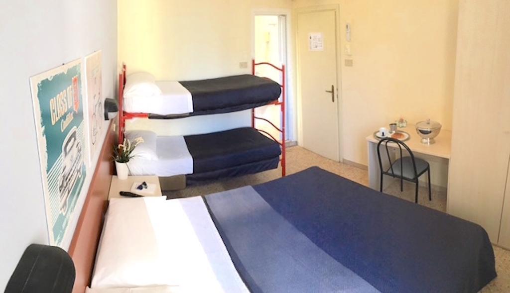 Hotel Byron Solo Per Giovani Riccione Dış mekan fotoğraf