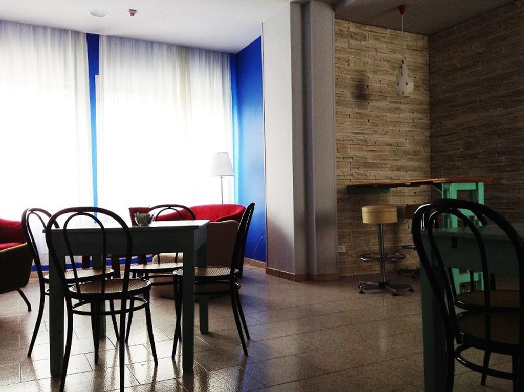 Hotel Byron Solo Per Giovani Riccione Dış mekan fotoğraf