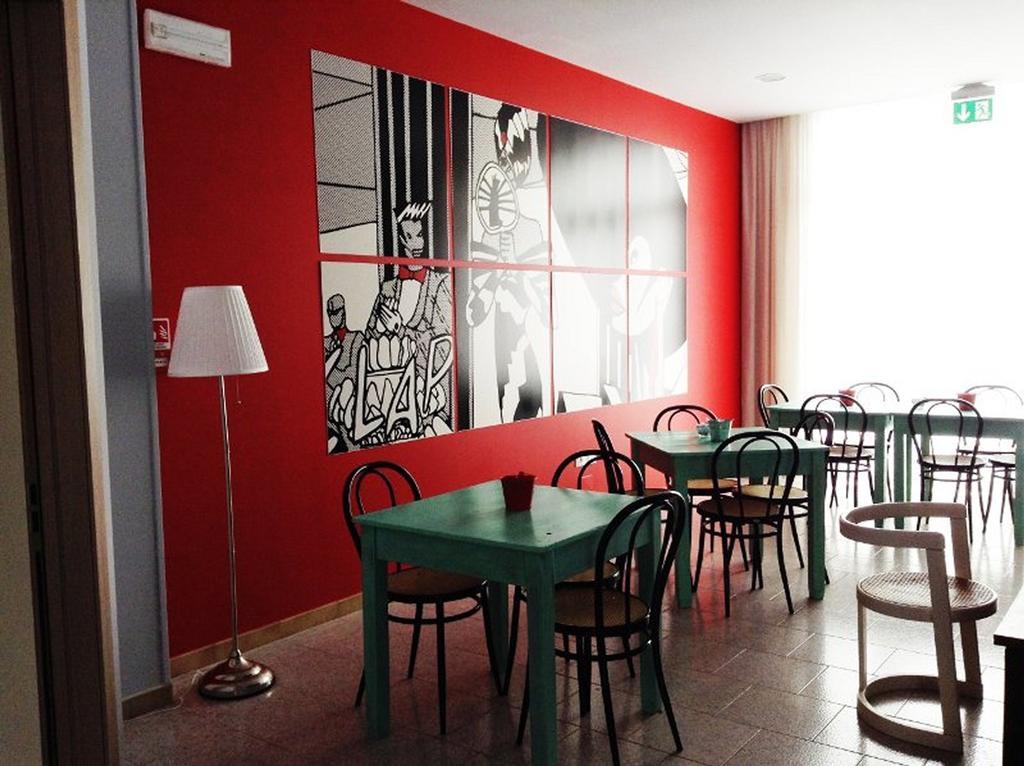 Hotel Byron Solo Per Giovani Riccione Dış mekan fotoğraf