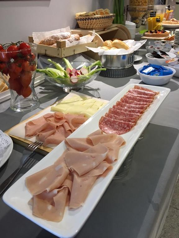 Hotel Byron Solo Per Giovani Riccione Dış mekan fotoğraf