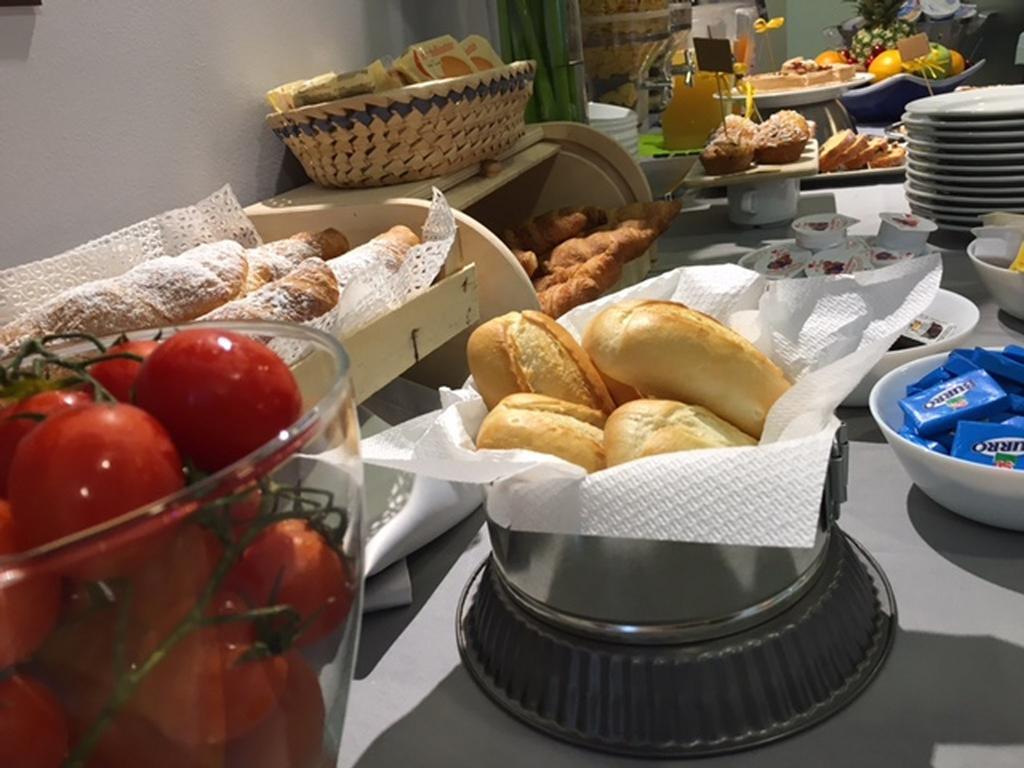 Hotel Byron Solo Per Giovani Riccione Dış mekan fotoğraf