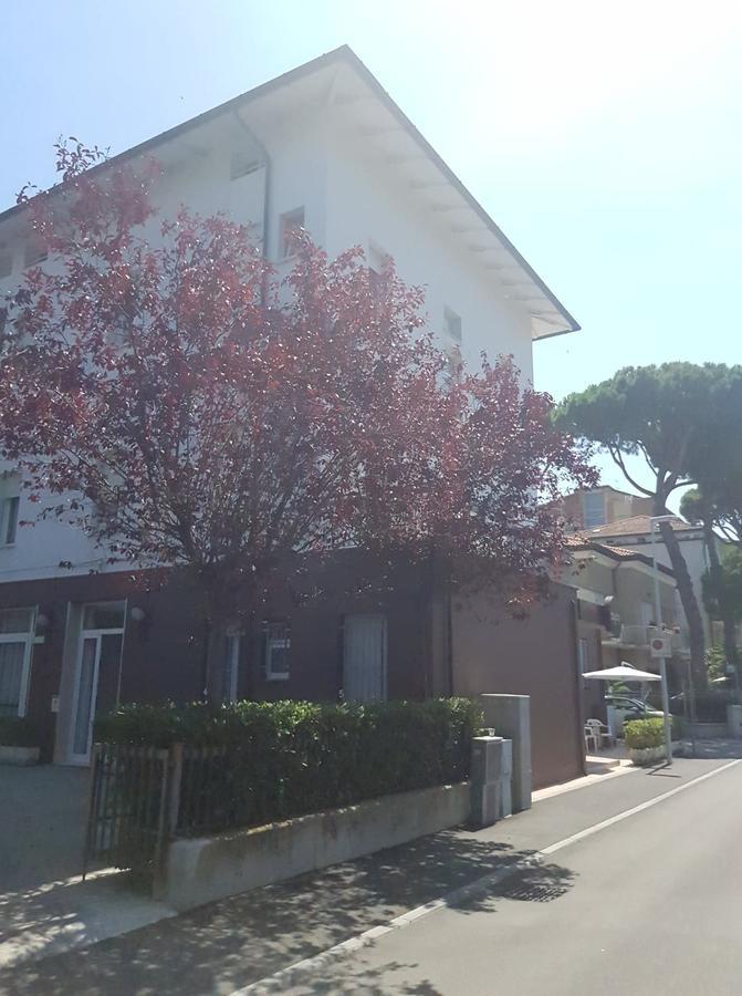 Hotel Byron Solo Per Giovani Riccione Dış mekan fotoğraf